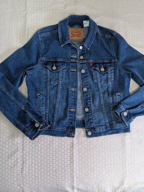 Levi’s 90s Trucker Jacket – Vintage Denim – Size M – Medium Wash – Never Worn